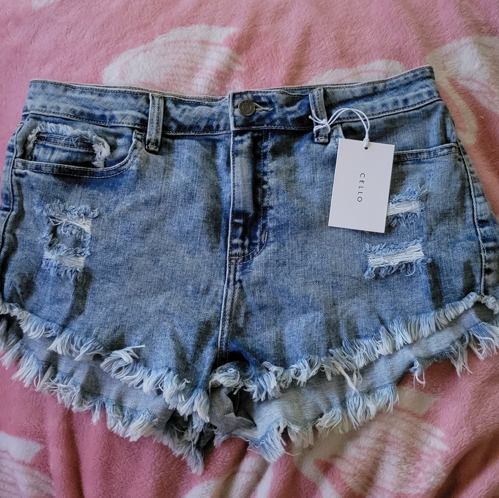 NWT Size XL High-rise Cello Denim Shorts with fringed edges and rips